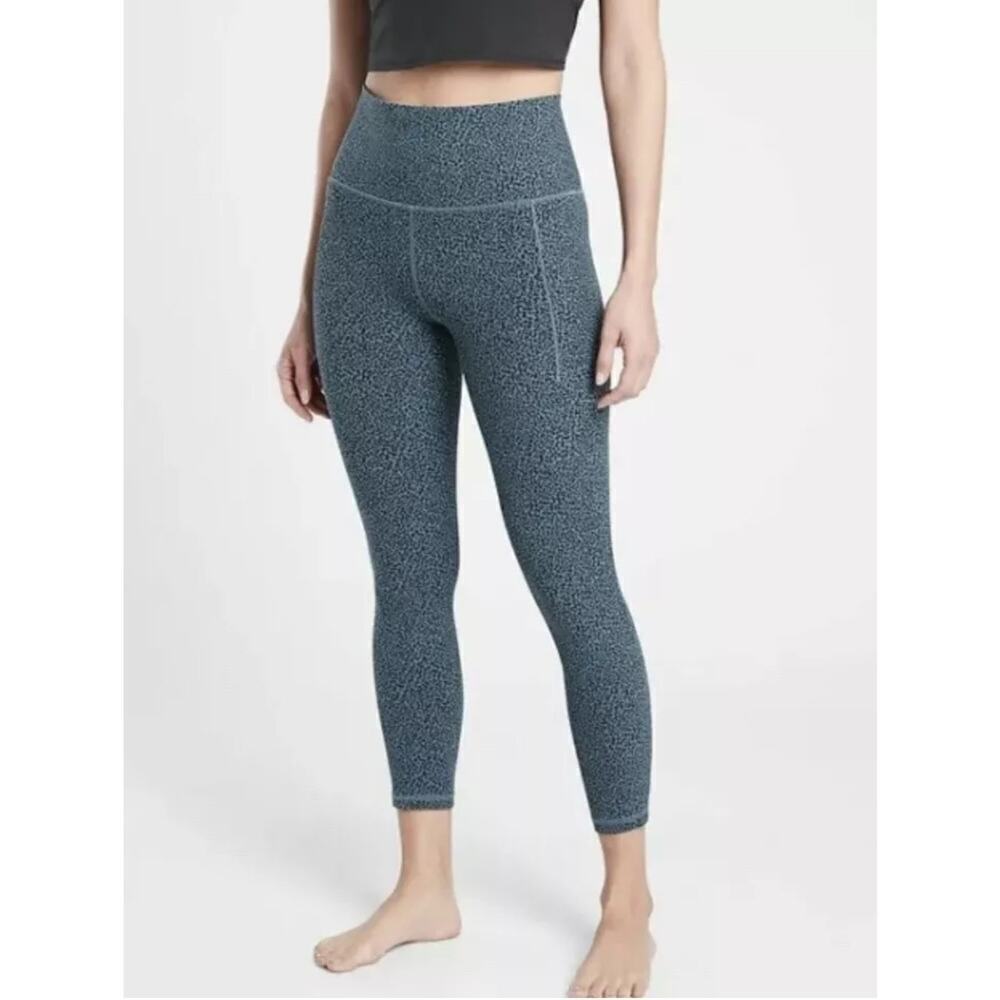 Athleta Women’s Salutation Stash II Textured Tight Pockets Size XS Cheetah Blue